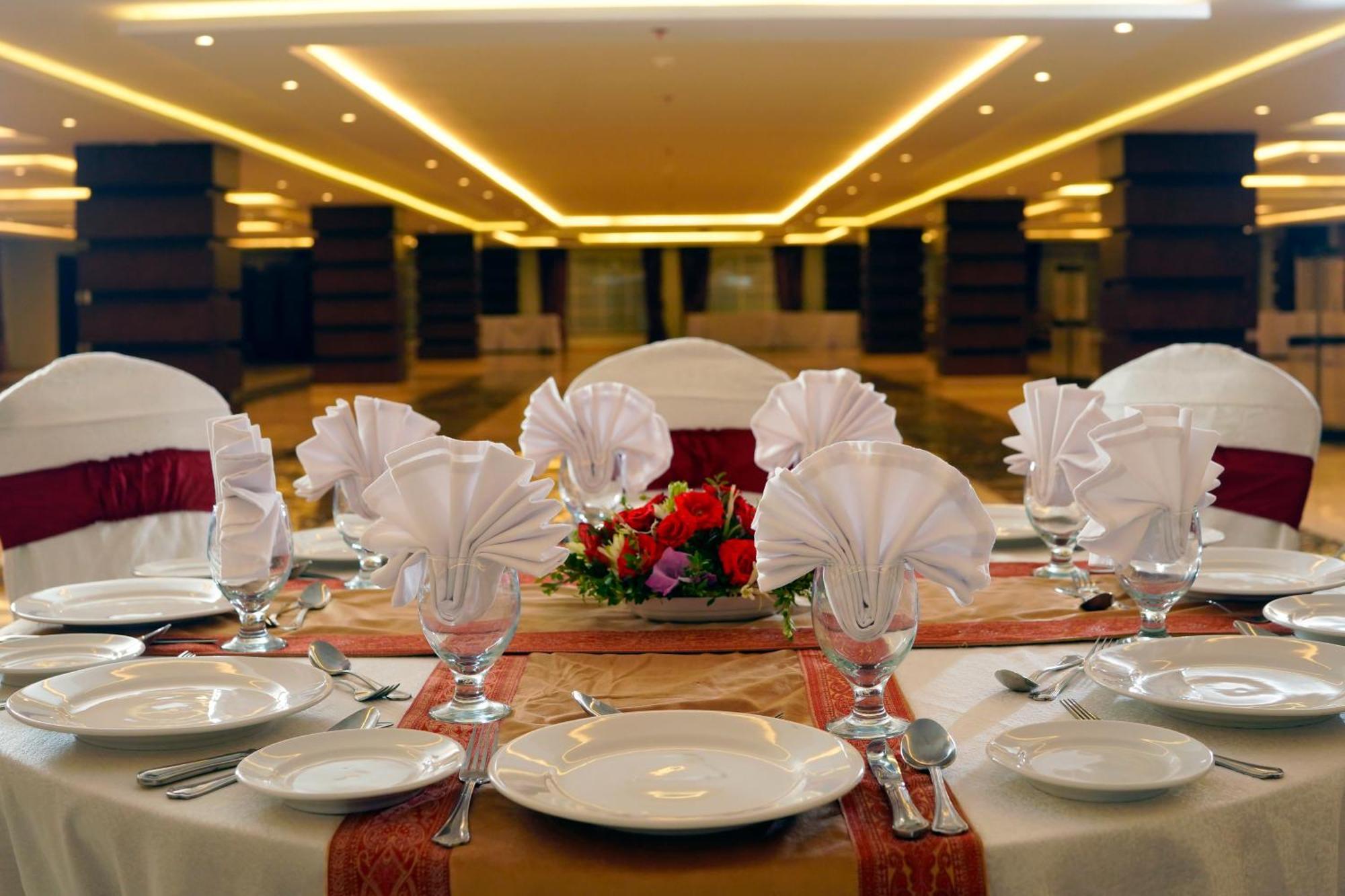 Ramada By Wyndham Murree Lower Topa Resort Exterior photo